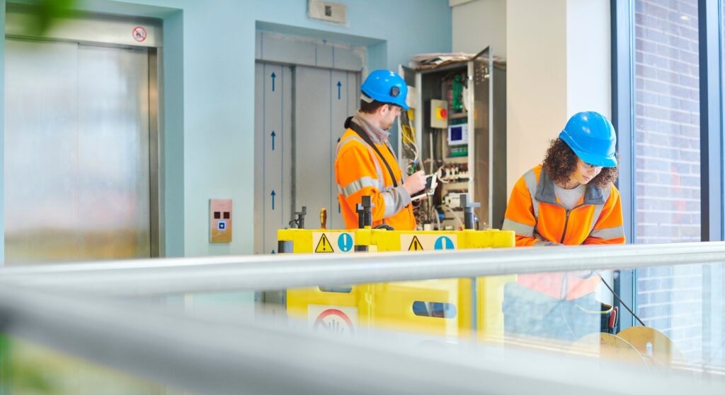 Contáctanos y conoce la verdadera tranquilidad vertical. Confía en R&H Ascensores 🔹 Expertos en Transporte Vertical 🚀 Mantenimiento, modernización e instalación de ascensores www.ryhsa.cl